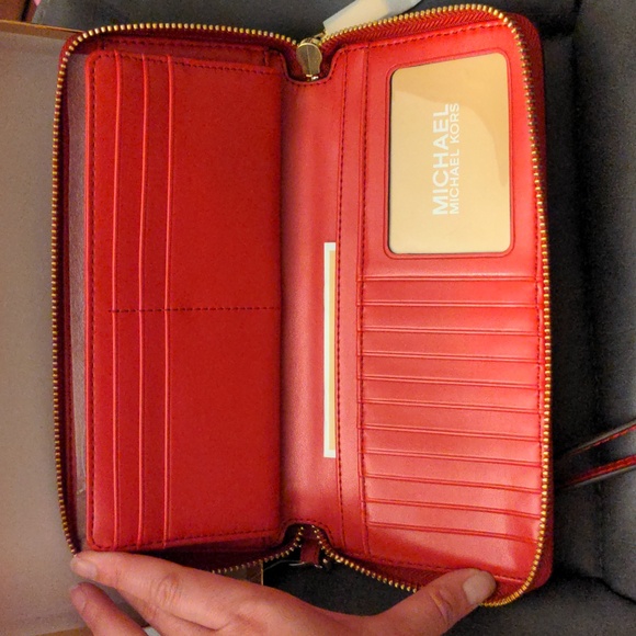 Michael Kors Signature Red Zip Wallet - Picture 4 of 6
